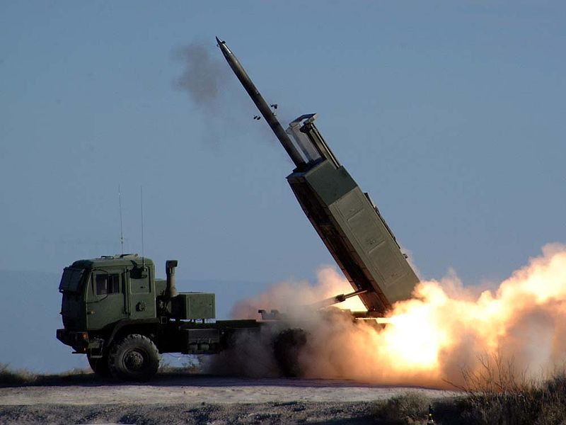 Quân sự - Clip: 'Thần pháo' M142 HIMARS và ASTROS II phóng “mưa tên lửa” sáng rực trời Syria (Hình 2).