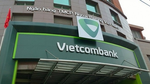 vietcombank giam loi nhuan tang no xau