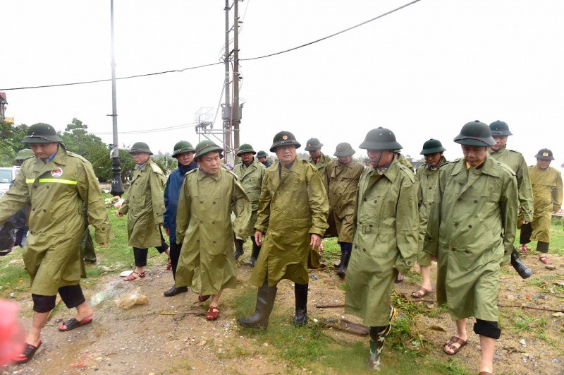 pho thu tuong trinh dinh dung tham dong vien nguoi dan vung lu quang binh