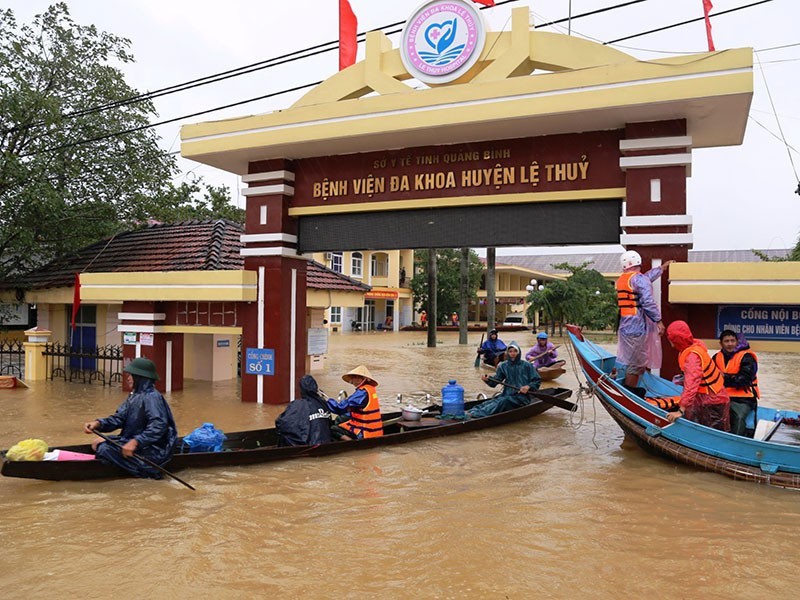 sinh vien kho khan vung lu duoc mien giam hoc phi