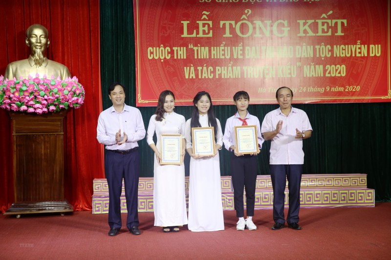 lan toa truyen kieu trong hoc duong