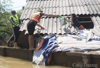 Người dân rốn lũ Hà Tĩnh, Quảng Bình cần cứu trợ gì lúc này?