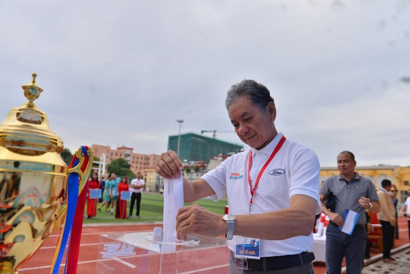 ban dau gia trai bong co chu ky hlv park hang seo ung ho dong bao lu lut