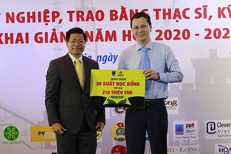 Phân bón Cà Mau trao học bổng 210 triệu đồng cho sinh viên Trường Đại học Dầu khí Việt Nam