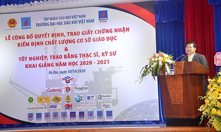 Phân bón Cà Mau trao học bổng 210 triệu đồng cho sinh viên Trường Đại học Dầu khí Việt Nam