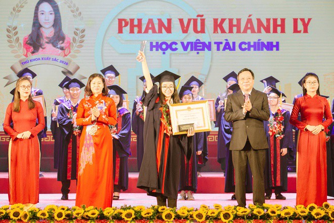 nu thu khoa Hoc vien Tai chinh anh 1