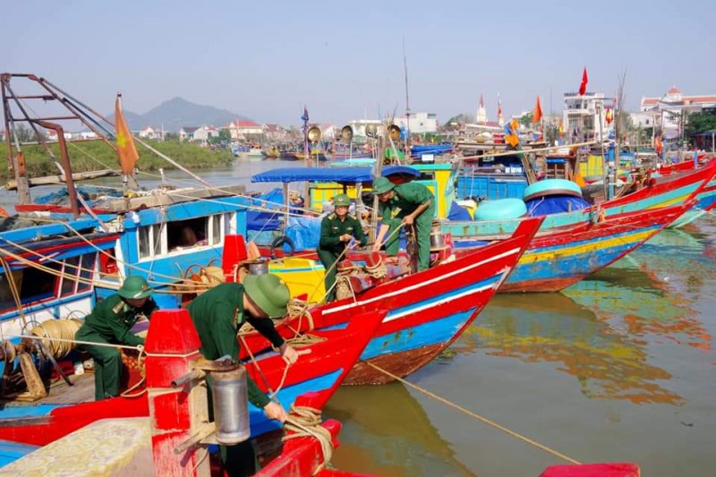 Tin nhanh - Sức gió bão số 13 giật mạnh, Hà Tĩnh căng mình đối phó (Hình 4).