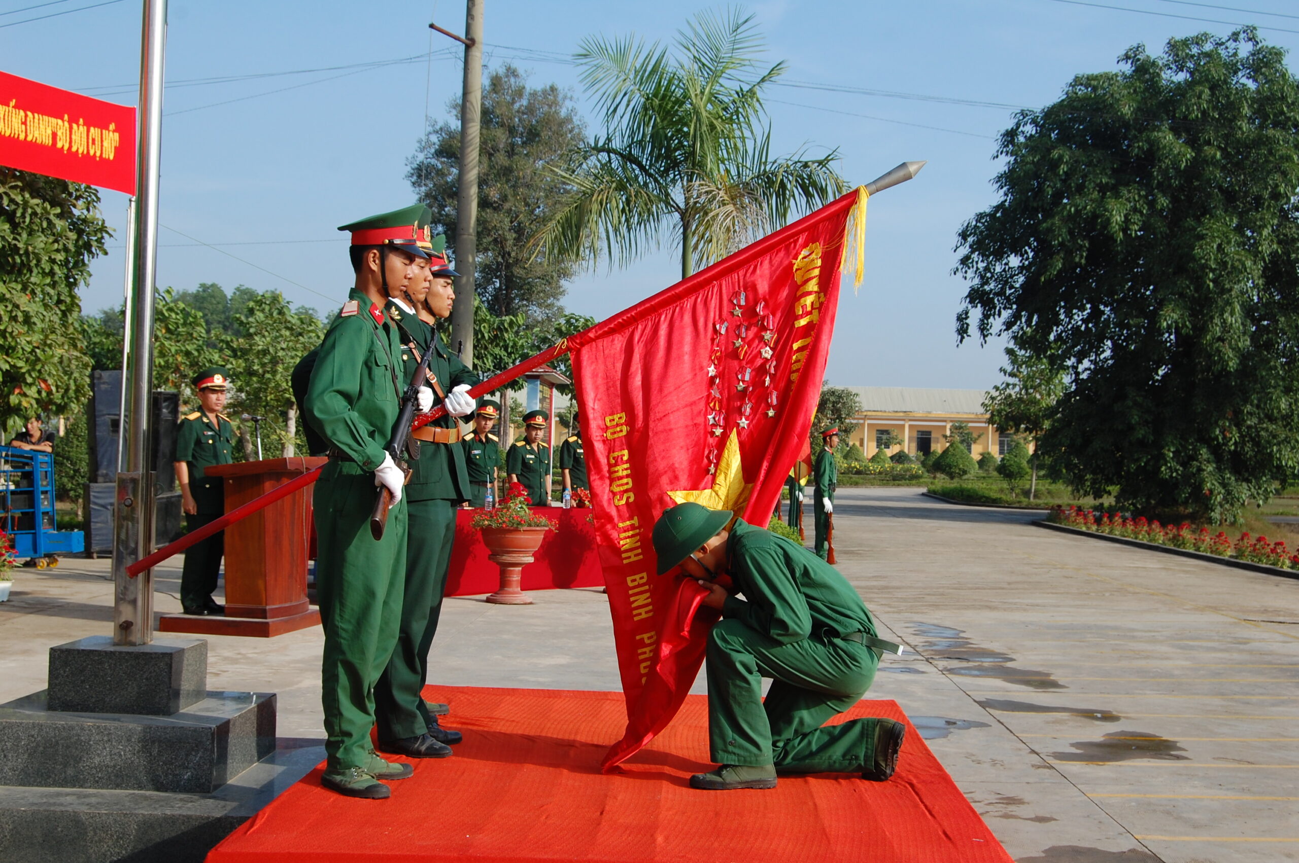 LLVT tinh Binh Phuoc to chuc tuyen the Chien sy moi scaled