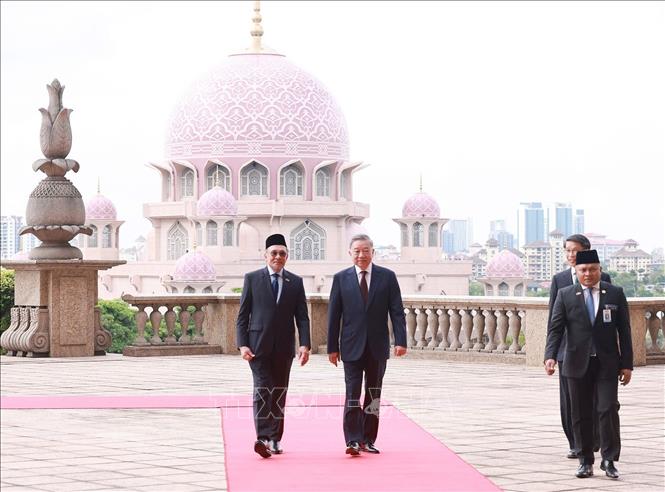 Tổng Bí thư Tô Lâm thăm chính thức Malaysia 3 vna potal le don tong bi thu to lam va phu nhan tham chinh thuc malaysia stand