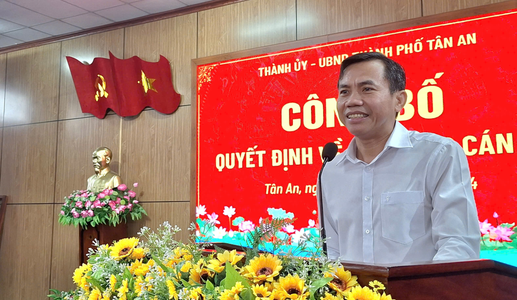 1316402 29 11 2024 thanh pho tan an cong bo cac quyet dinh ve cong tac can bo 4 09301230