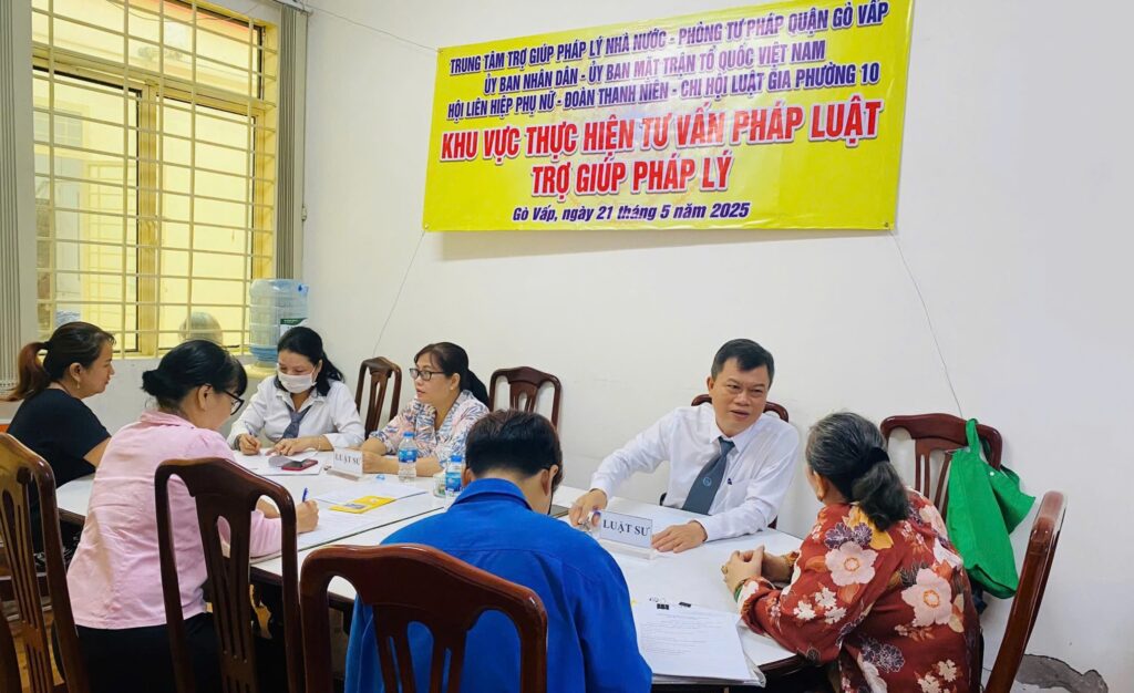 Phường 10, quận Gò Vấp tổ chức Hội nghị lấy ý kiến Nhân dân về dự thảo Nghị quyết sửa đổi Hiến pháp và tuyên truyền pháp luật 7 1747813291987z6623932348023 c448b1bd5e222491b1c0850a42b786a5