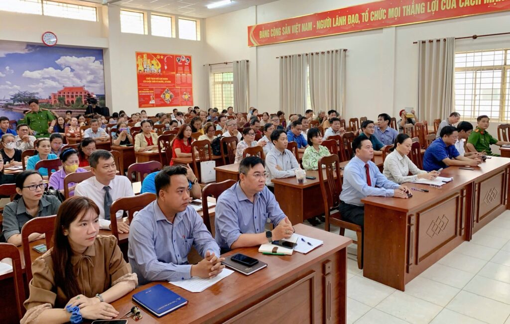 Phường 10, quận Gò Vấp tổ chức Hội nghị lấy ý kiến Nhân dân về dự thảo Nghị quyết sửa đổi Hiến pháp và tuyên truyền pháp luật 2 1747813292363z6623932600301 3e015f0f6f805cb1c08af929dc880952