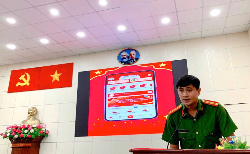 Phường 10, quận Gò Vấp tổ chức Hội nghị lấy ý kiến Nhân dân về dự thảo Nghị quyết sửa đổi Hiến pháp và tuyên truyền pháp luật 5 1747813293050z6623932600304 b53ffbe191f62ce87951bf2d24856db0