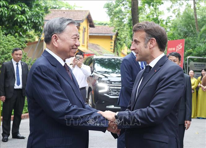 Tổng Bí thư Tô Lâm và Tổng thống Pháp thăm Khu di tích Chủ tịch Hồ Chí Minh tại Phủ Chủ tịch 1 446