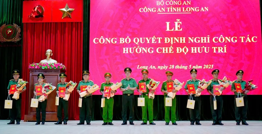 Phó Giám đốc Công an tỉnh Long An nghỉ hưu sau 38 năm công tác 4 463
