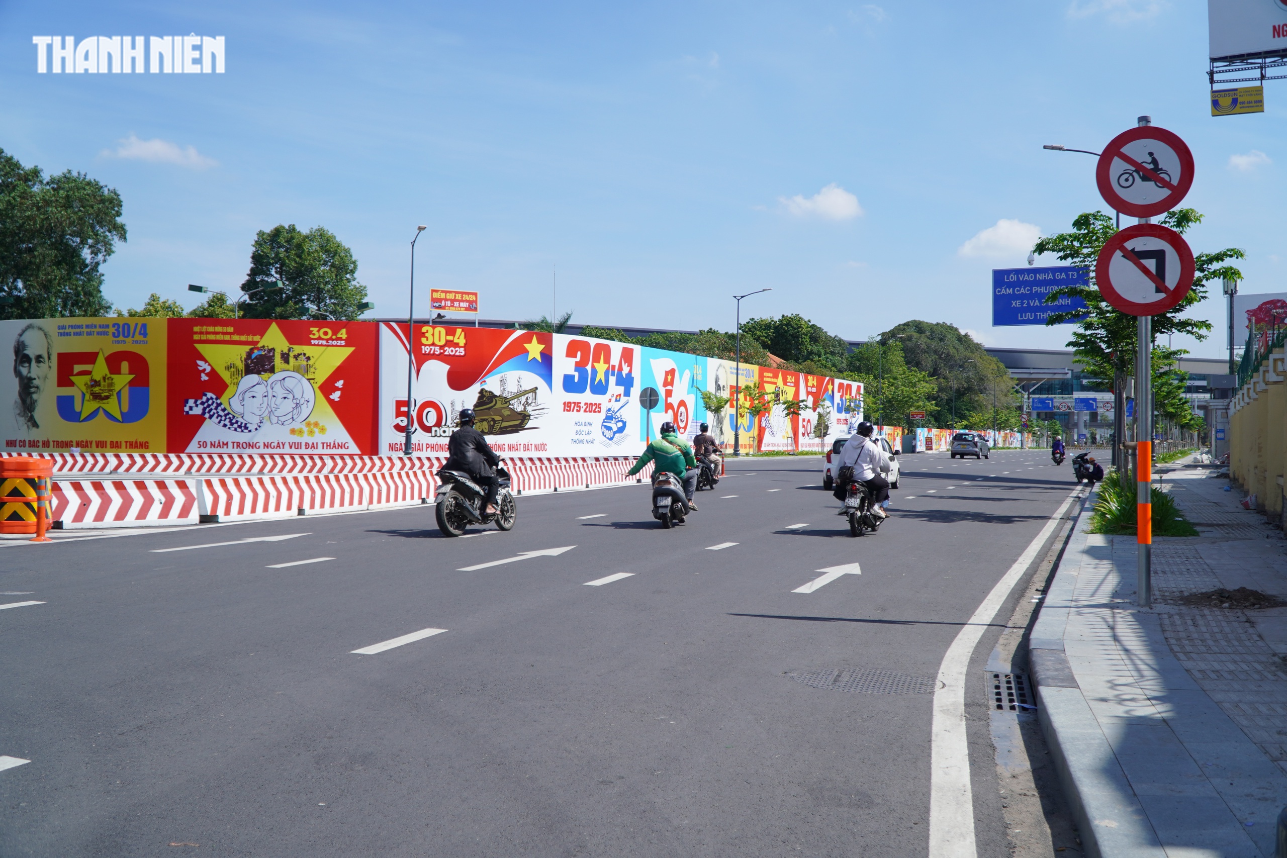 Đường vào nhà ga T3 sân bay Tân Sơn Nhất: Hàng loạt xe máy bất ngờ khi CSGT tuýt còi 4 IMG 4515