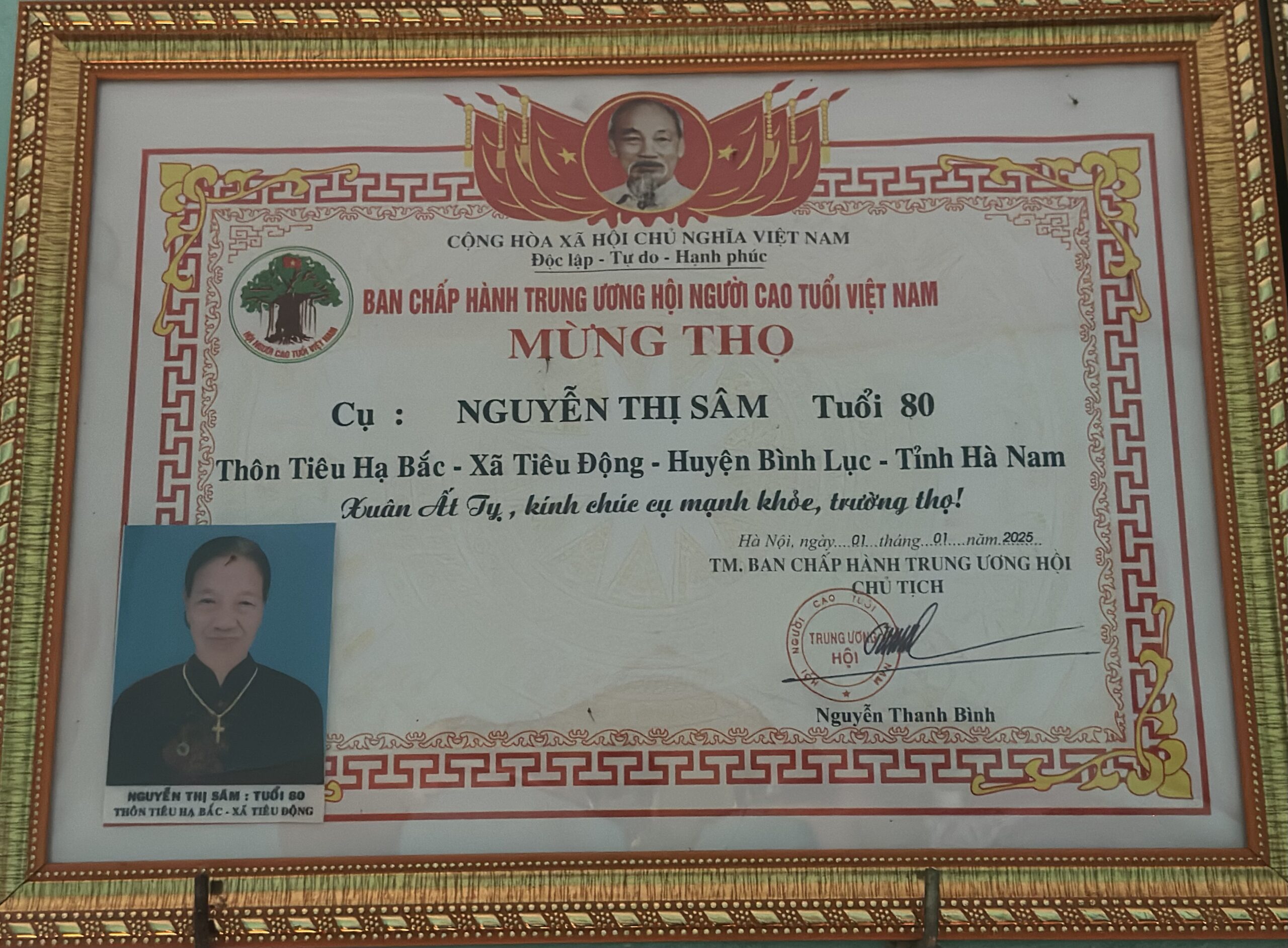 Cụ bà 80 tuổi ở Hà Nam được Trung ương Hội Người cao tuổi khen thưởng: Một đời gánh chè, giữ đạo, nuôi ba con thành người 5 Bằng khen mừng thọ Nguyễn Thị Sâm - Ảnh:Bảo Ngọc