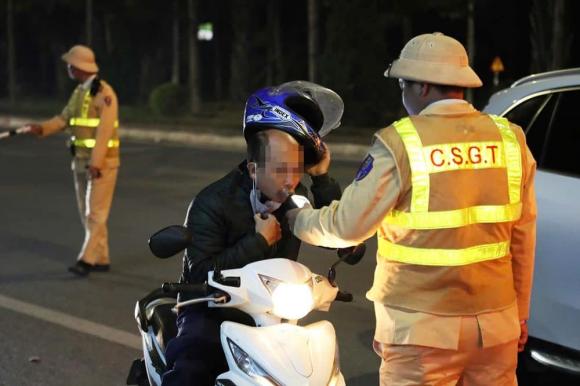 Kể từ bây giờ: Ra đường mà không đáp ứng các điều kiện này, chủ xe máy sẽ bị phạt hơn 10 triệu đồng 3 IMG 4684