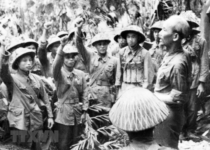 bac ho va dai tuong vo nguyen giap trong chien dich dien bien phu 2 081733 1588839833849 15888398338531225477032