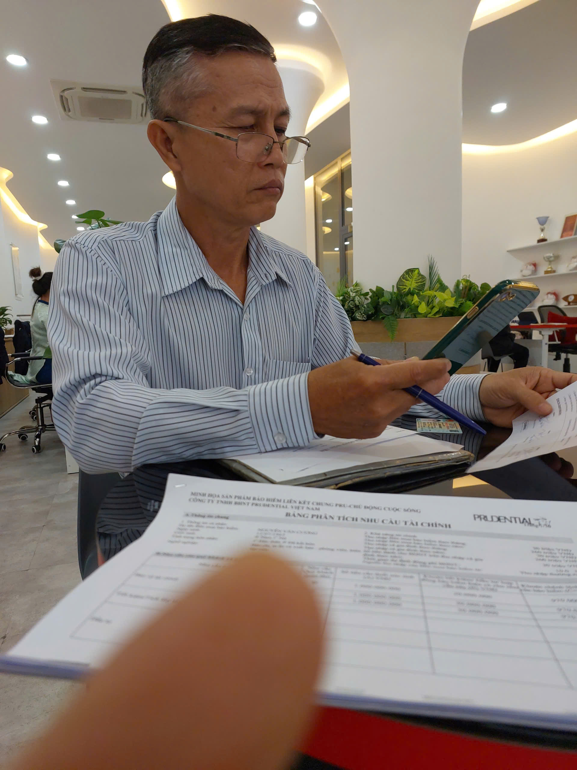 Cựu Chiến Binh - Thương Binh bỏ hơn 44 triệu đồng mua "thẻ sức khỏe" Prudential,nhận về 1,9 triệu sau khi hủy hợp đồng 3 Tư vấn viên cho rằng ông Cương không đủ tiêu chuẩn chi trả vì có bệnh lý nền từ trước?Tại địa chỉ:Prudential. 436 đường Tô ký.P Tân chánh hiệp. Q12.TP Hồ Chí Minh