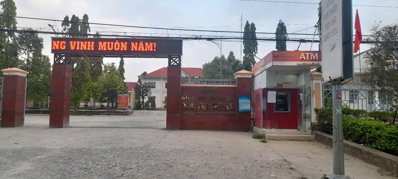 Ngó lơ cho nước ngó ngang: Năm đập đất, một dòng suối và nhiều cái gật đầu im lặng. 6 z6630926879996 b693d667d3a827ee7930bf742440022b