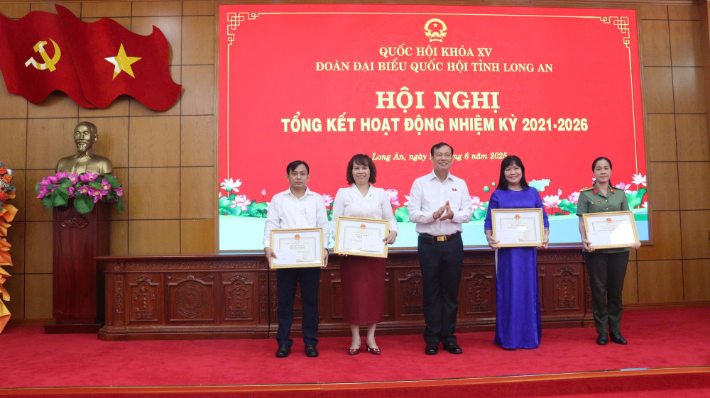 Đoàn đại biểu Quốc hội tỉnh Long An: Hoàn thành trọng trách trước cử tri và nhân dân 7 28 6 2025 4 Doan DBQH tinh Long An hoan thanh trong trach truoc cu tri va Nhan dan1