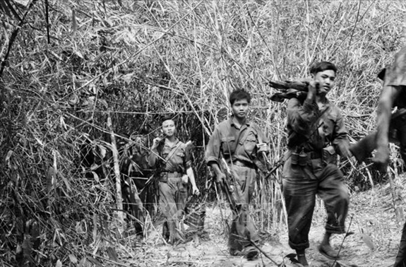 Liệt sĩ Phạm Ngọc Hùng: Khi đất nước cần, con xin xếp bút nghiên lên đường ra trận. 1 56t1
