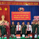 Dai bieu chup hinh luu niem DH chi bo