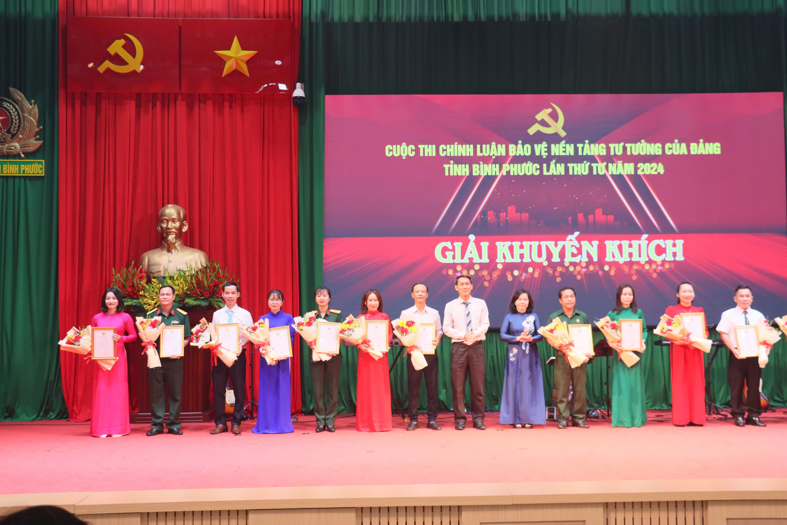 Nhà báo “không thẻ” 1 Nhan giai thuong cap tinh nam 2024