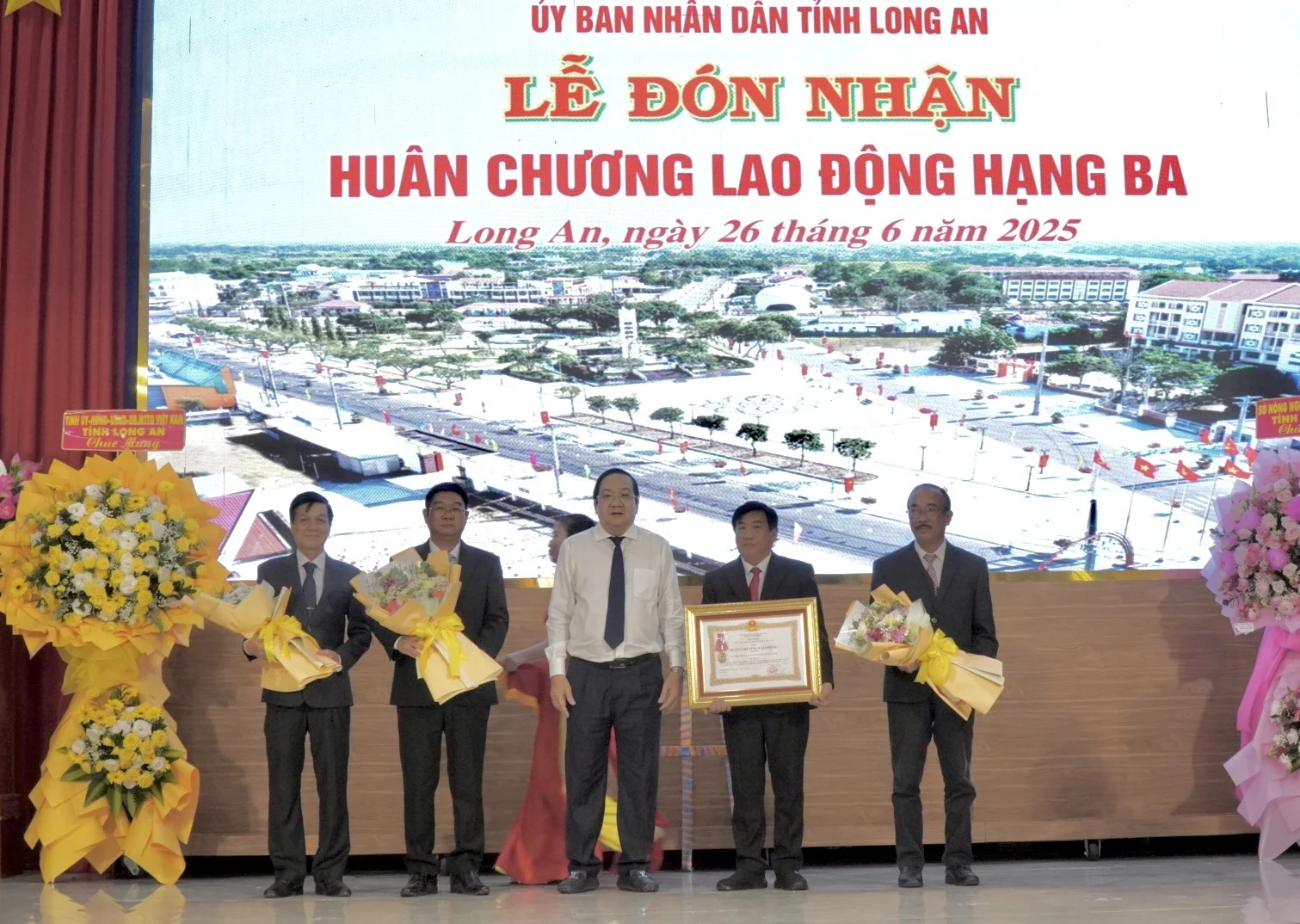 tan tru don nhan danh hieu 4 ong 1657