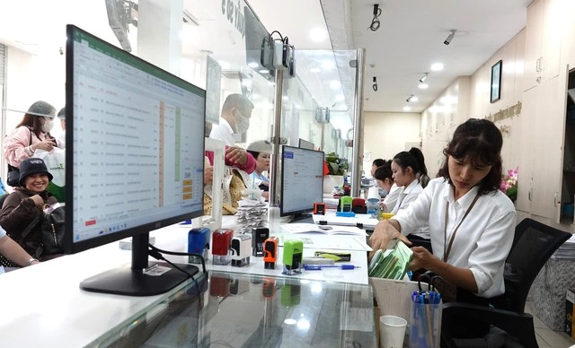 Cán bộ, công chức Bà Rịa - Vũng Tàu lên TP.HCM làm việc từ 5 giờ 10 1 xe dua ruoc cong chuc 1750854832039537949637
