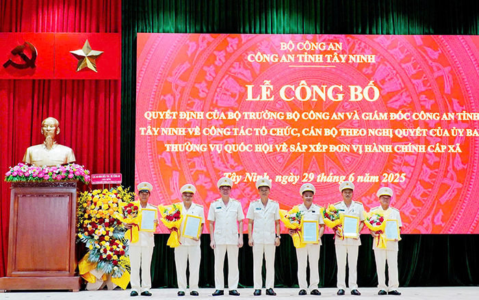Tây Ninh thực hiện tốt chủ trương sắp xếp, tinh gọn bộ máy, hoạt động hiệu lực, hiệu quả 2 29 tay 01 1751627468666