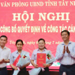 4 7 2025 Tin Van phong UBND tinh Tay Ninh cong bo cac quyet dinh cong tac can bo000021