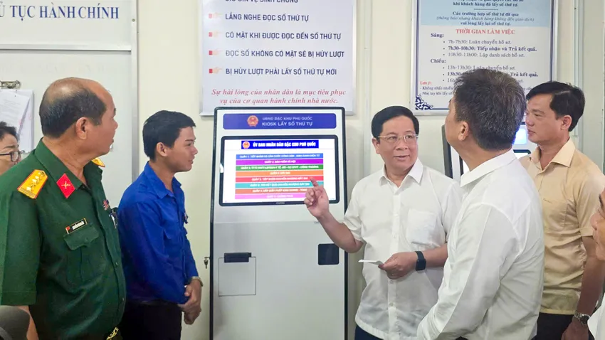 Đặc khu Phú Quốc bố trí 7 điểm phục vụ hành chính công để tiện lợi cho người dân 2 chu tich tinh an giang lam viec voi dac khu phu quoc
