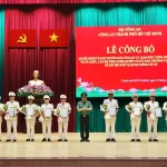 cong bo quyet dinh cua bo truong bo cong an va giam doc cong an tp hcm ve to chuc bo may va cong tac can bo 1 9536 6065.jpg