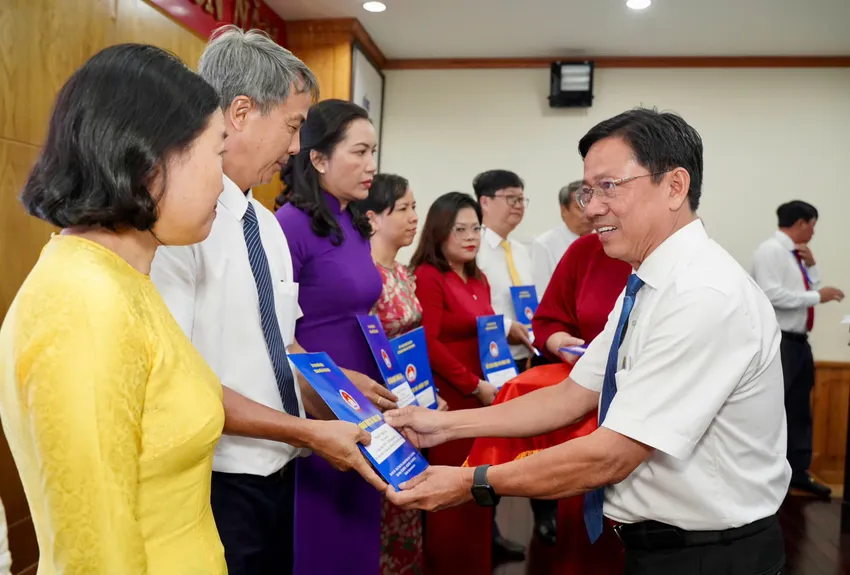 don vi su nghiep cong lap 2 8547 9494.jpg