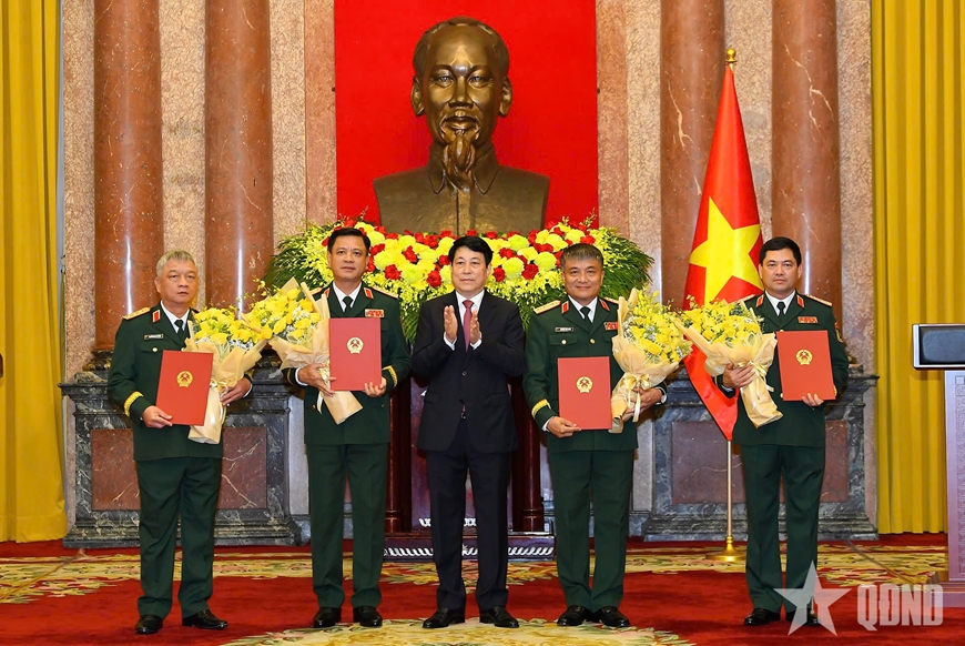 Chủ tịch nước trao Quyết định thăng quân hàm; cấp bậc hàm Đại tướng, Thượng tướng đối với các đồng chí sĩ quan Quân đội nhân dân và Công an nhân dân 2 gen h phong quan ham 2