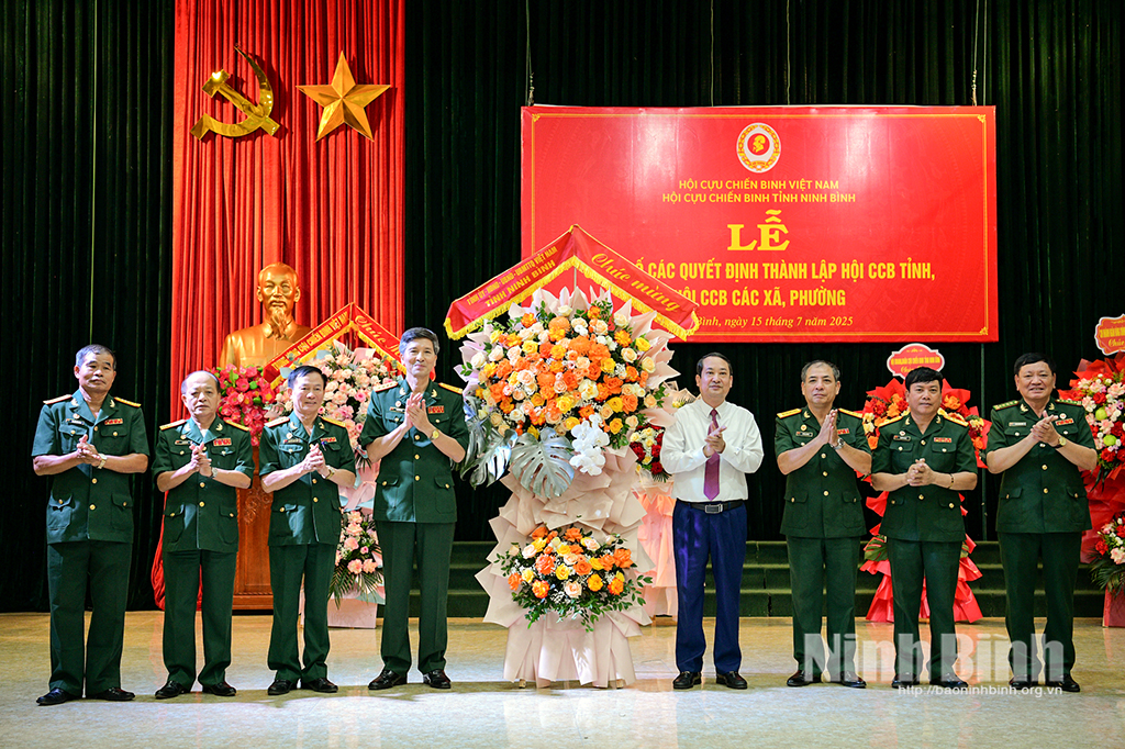 Lễ công bố Quyết định thành lập Hội Cựu chiến binh tỉnh và Hội Cựu chiến binh các xã, phường tỉnh Ninh Bình 1 mai v tuat pb1 1752555720887