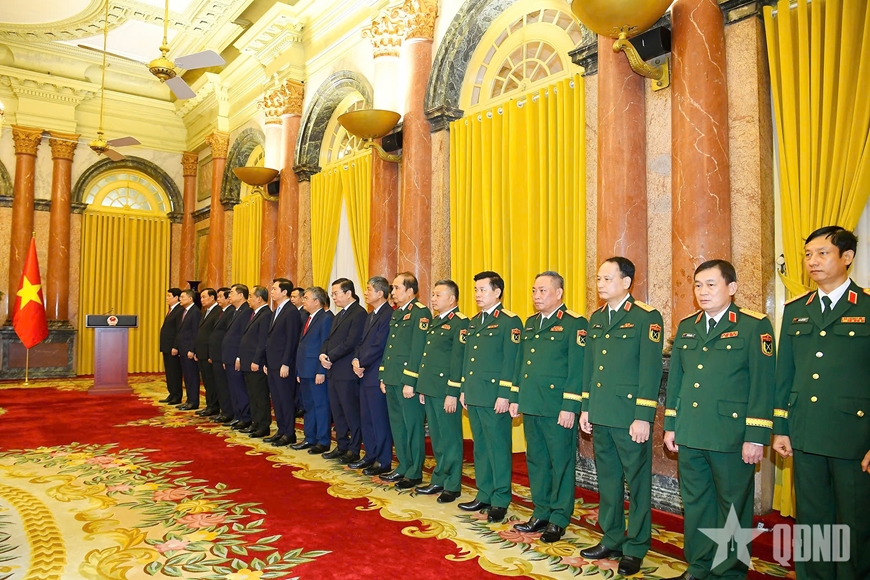Chủ tịch nước trao Quyết định thăng quân hàm; cấp bậc hàm Đại tướng, Thượng tướng đối với các đồng chí sĩ quan Quân đội nhân dân và Công an nhân dân 8 z6801964903879 e69b2931f1d76bf1d4e1ae066e274977