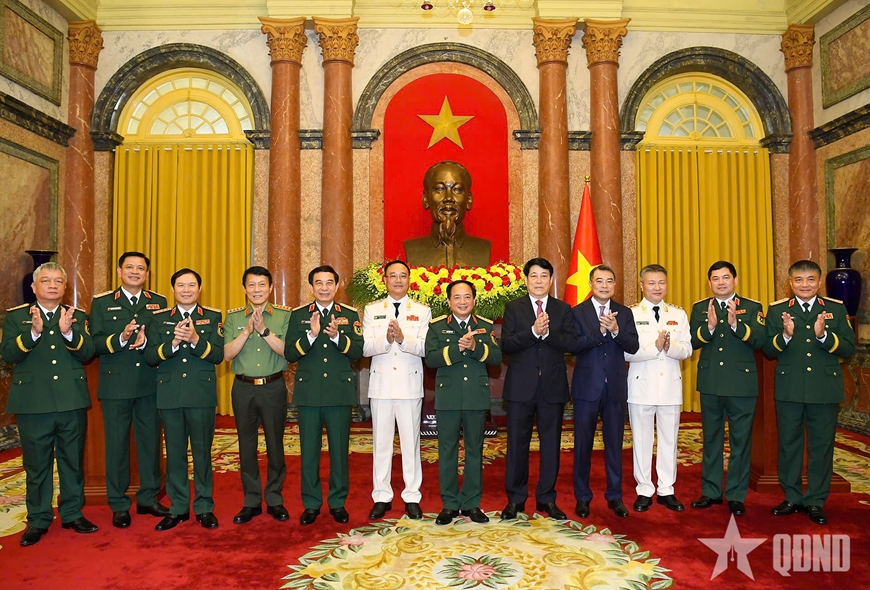 Chủ tịch nước trao Quyết định thăng quân hàm; cấp bậc hàm Đại tướng, Thượng tướng đối với các đồng chí sĩ quan Quân đội nhân dân và Công an nhân dân 9 z6801964903881 b121f3a352814424db892799775c161a