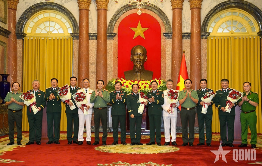 Chủ tịch nước trao Quyết định thăng quân hàm; cấp bậc hàm Đại tướng, Thượng tướng đối với các đồng chí sĩ quan Quân đội nhân dân và Công an nhân dân 13 z6802064445426 118965983ebfbd21062523816f891c7a