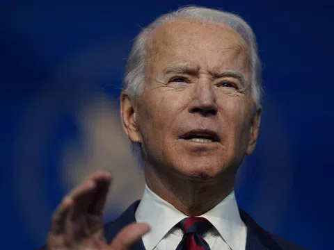 Ông Joe Biden tiêm vắc-xin ngừa COVID-19 trên sóng trực tiếp