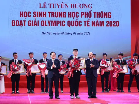 12 học sinh được nhận huân chương lao động