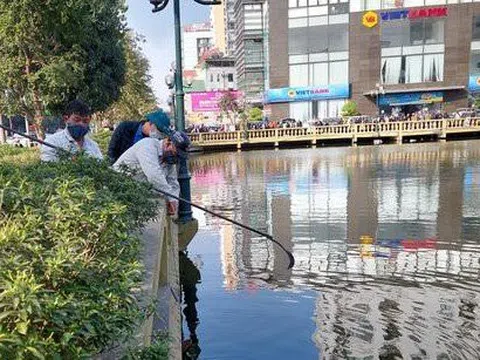 Tưởng câu được cá lớn, hoảng hồn phát hiện thi thể người