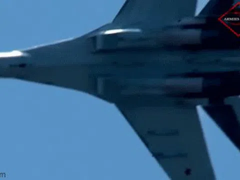 Tiêm kích Su-35S của Nga bốc cháy và bị rơi, bí ẩn nào phía sau?