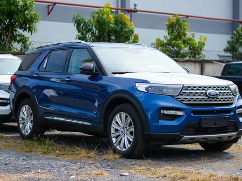 Ford Explorer 2022 về đại lý TP.HCM, chênh giá 200 triệu đồng