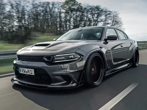 Dodge Charger SRT Hellcat hầm hố với gói độ thân rộng