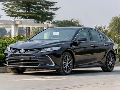 Toyota Camry đang giảm đến 70 triệu đồng