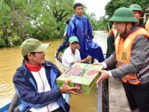 Tấm lòng với bà con rốn lũ miền Trung