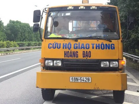 Bị phạt 17 triệu, tước bằng 6 tháng vì chạy xe ngược chiều trên đường cao tốc